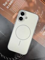 Чехол для iPhone 17 матовые с кнопкой белый