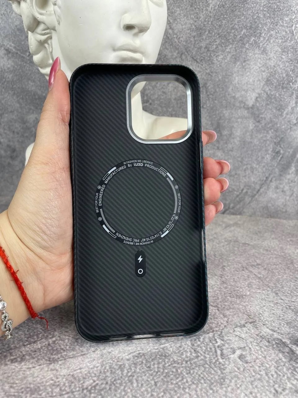 Защитная накладка для iPhone 16 Pro Max LUXO Magsafe 8 (j162) Вид сзади