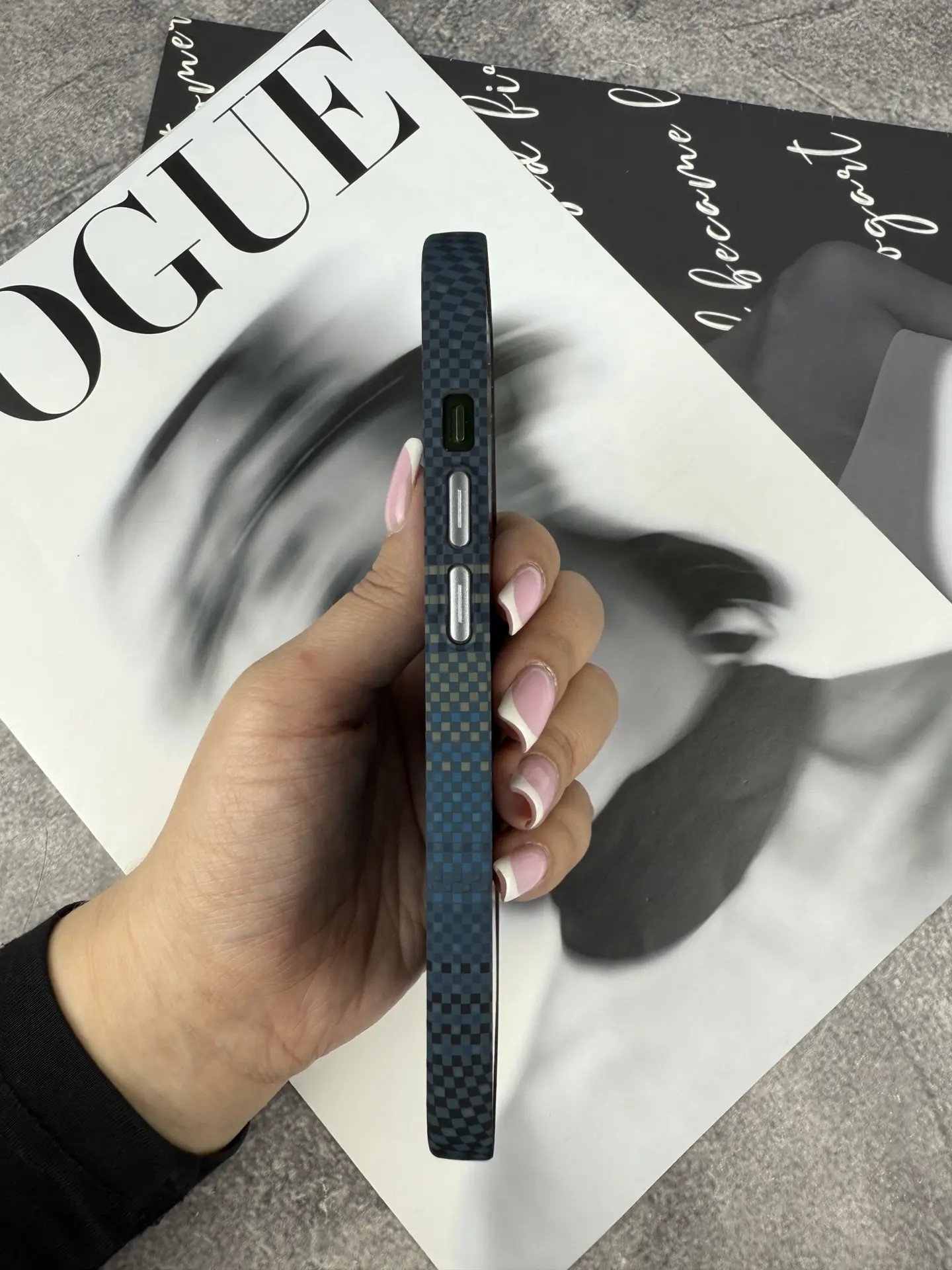 Защитная накладка для iPhone 13 LF114 Magsafe Вид сбоку