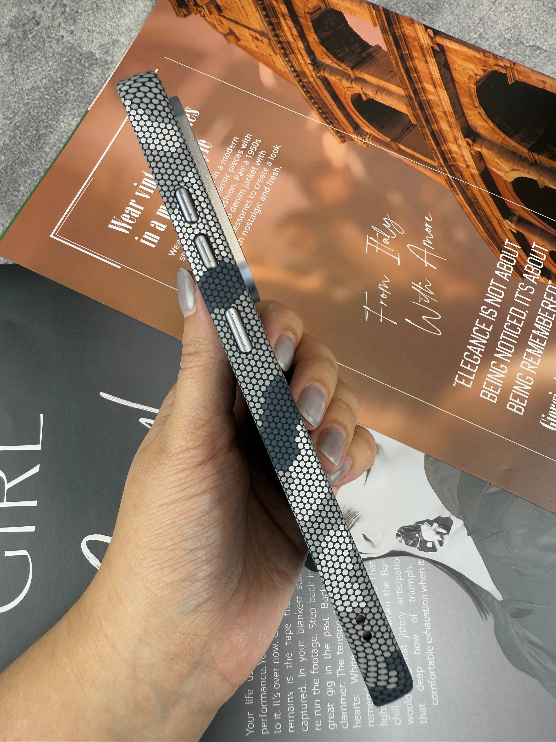 Защитная накладка для Samsung S25 Ultra LUXO LF60 Magsafe Вид сбоку