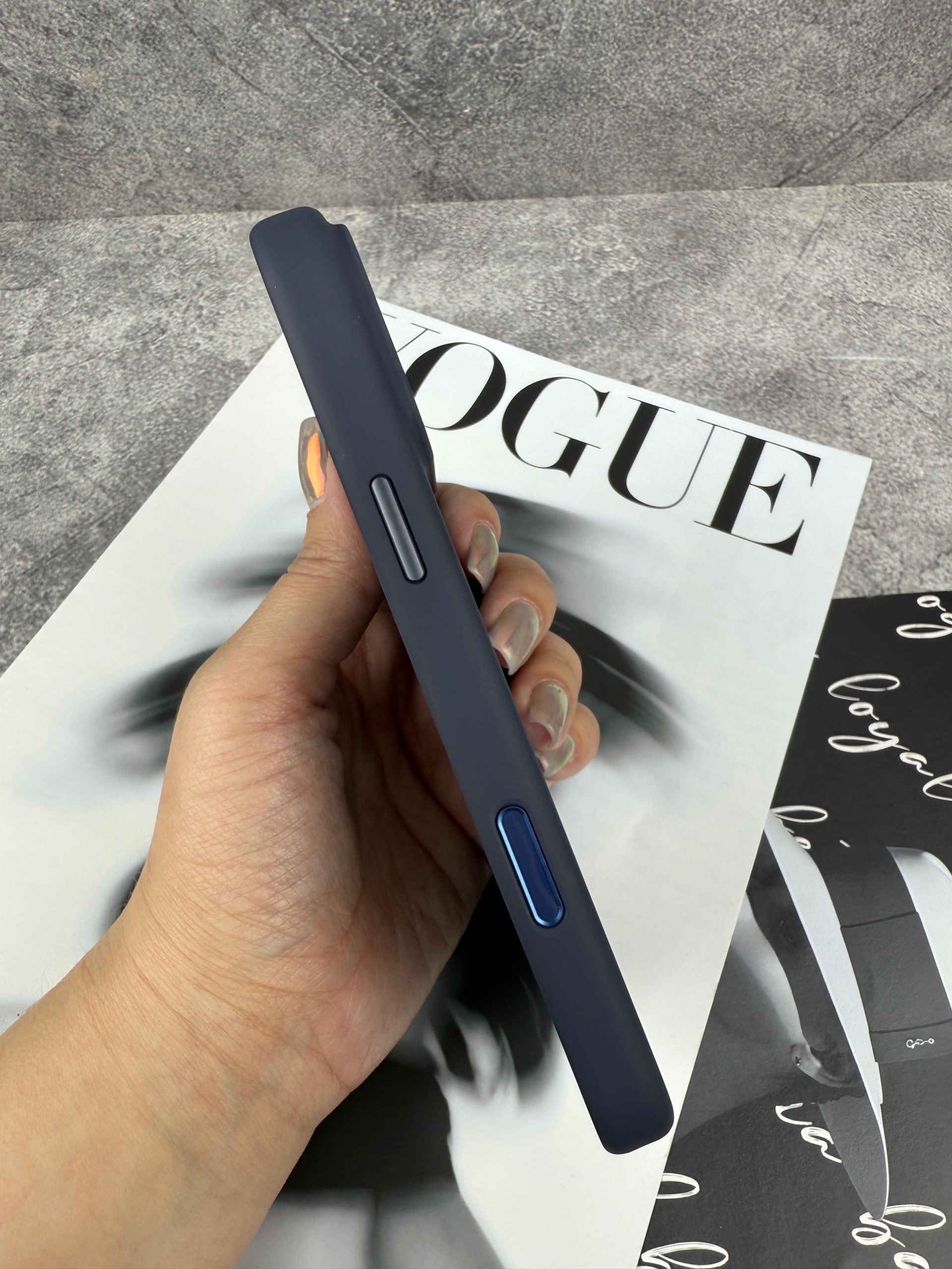 Чехол для iPhone 17 Pro Max Clear Color MagSafe Blue Вид сбоку
