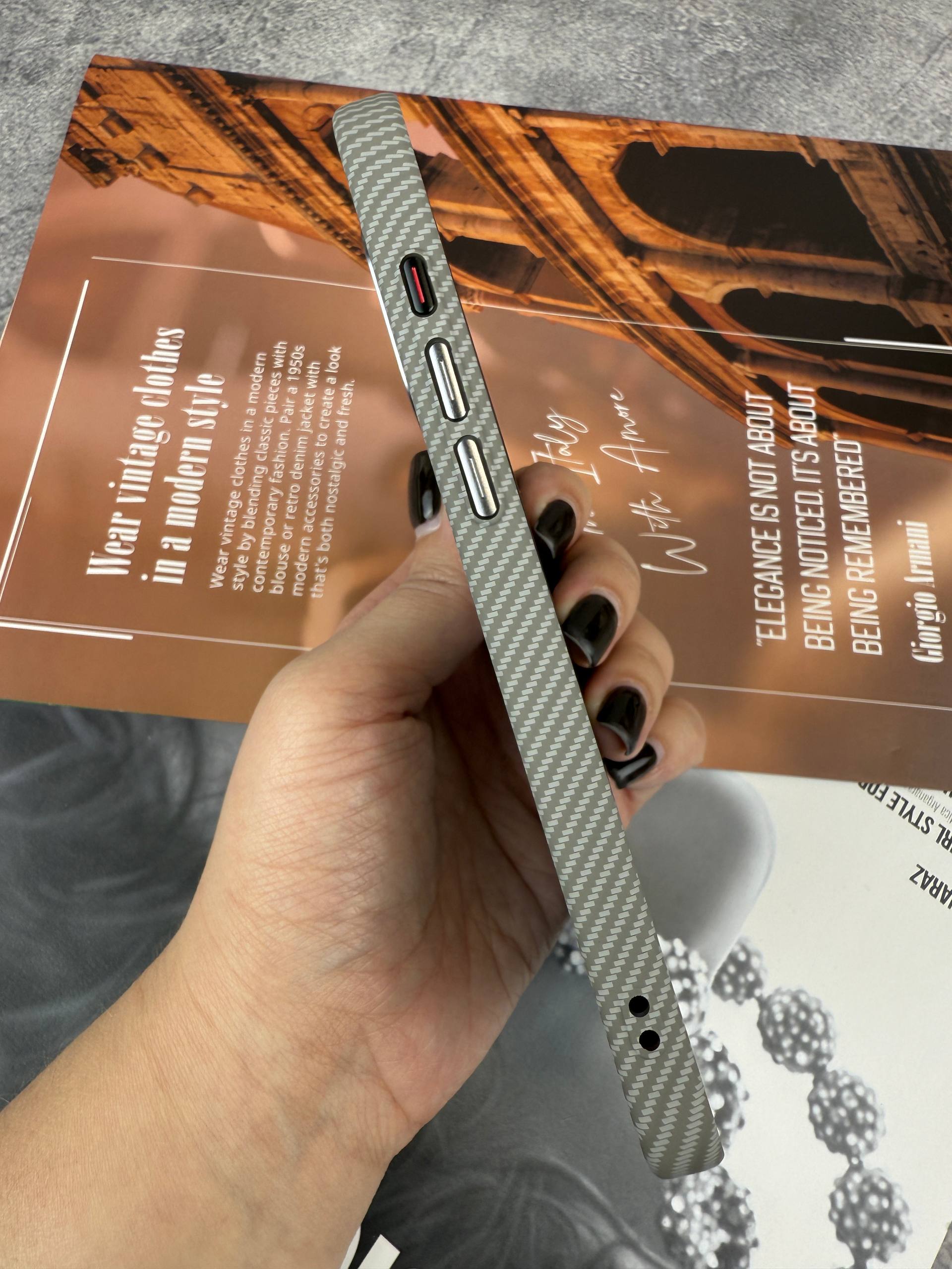 Защитная накладка для iPhone 15 Pro Max LF9 Magsafe Вид сбоку