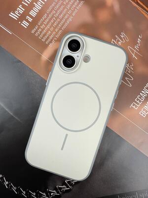 Чехол для iPhone 17 матовые с кнопкой белый