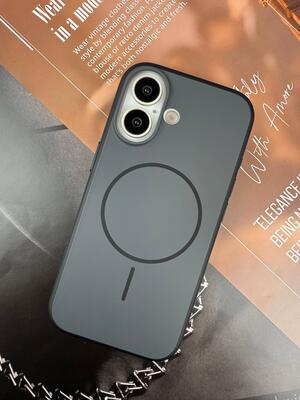 Чехол для iPhone 17 матовые с кнопкой черный