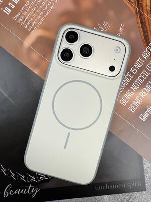 Чехол для iPhone 17 pro матовые с кнопкой белый
